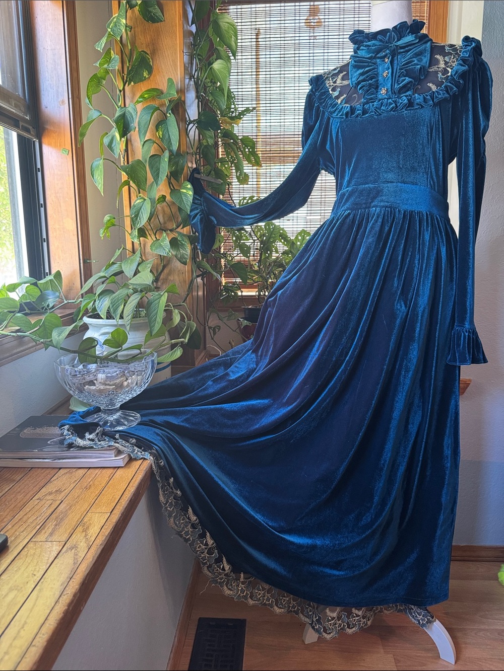 2XL Victorian Choice Prussian Blue Velvet Gown Edwardian Vintage Dress Gothic - Picture 3 of 16